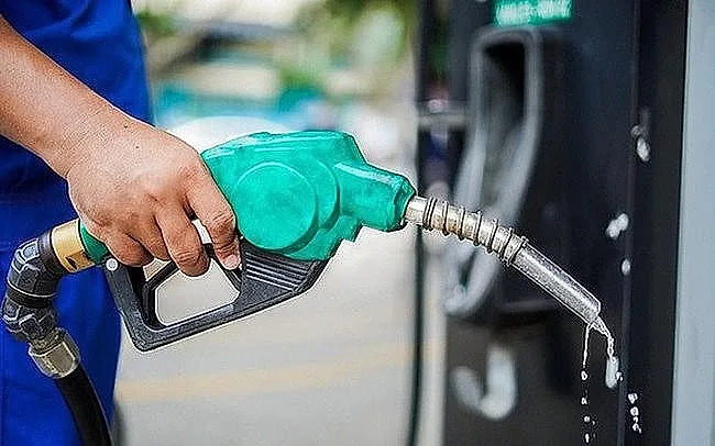 Ngày 16/7: Giá xăng, dầu đồng loạt tăng