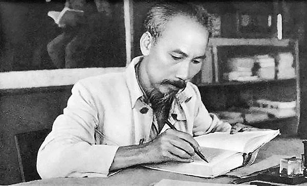 Đẩy mạnh học tập, thực hành tư tưởng, đạo đức, phương pháp, phong cách Hồ Chí Minh trong giai đoạn phát triển mới