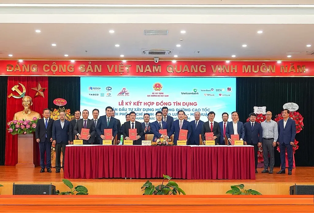 Vietcombank làm đầu mối thu xếp hơn 27.000 tỷ đồng cho vay hợp vốn Dự án đầu tư xây dựng mở rộng đường cao tốc TP. HCM - Trung Lương - Mỹ Thuận