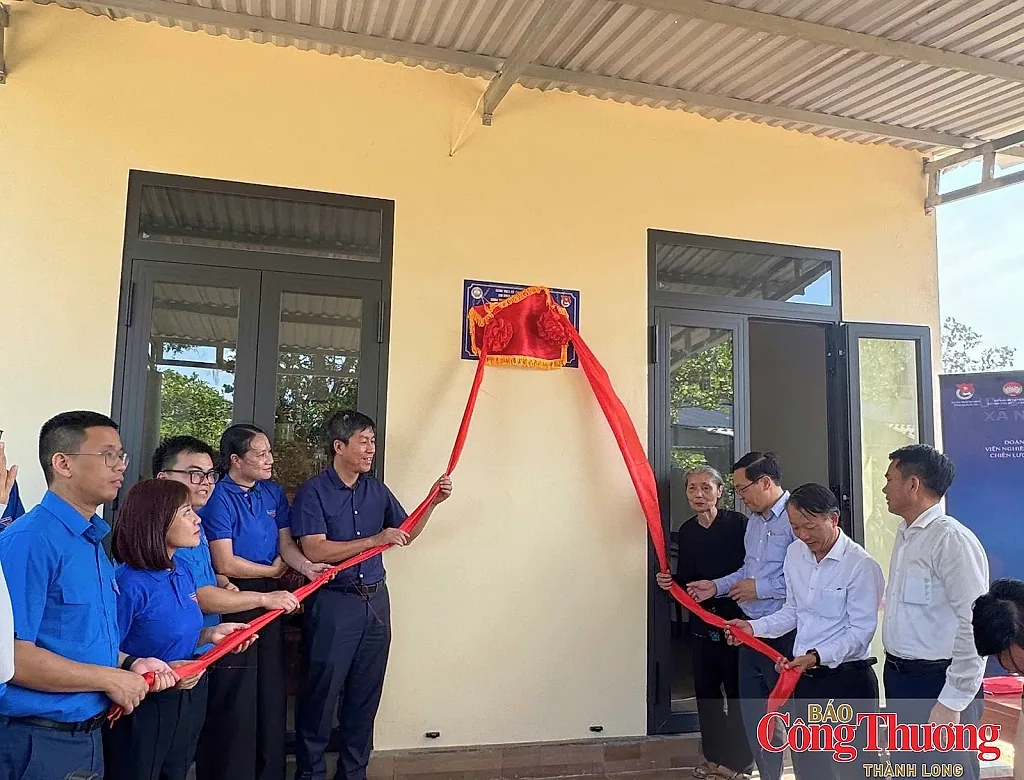 Tuổi trẻ Bộ Công Thương trao gửi nghĩa tình nơi 'miền đất lửa'