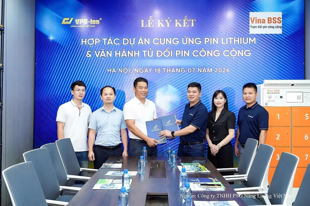 Doanh nghiệp 'bắt tay' phát triển tủ đổi pin công cộng, gỡ rào cản sạc pin truyền thống