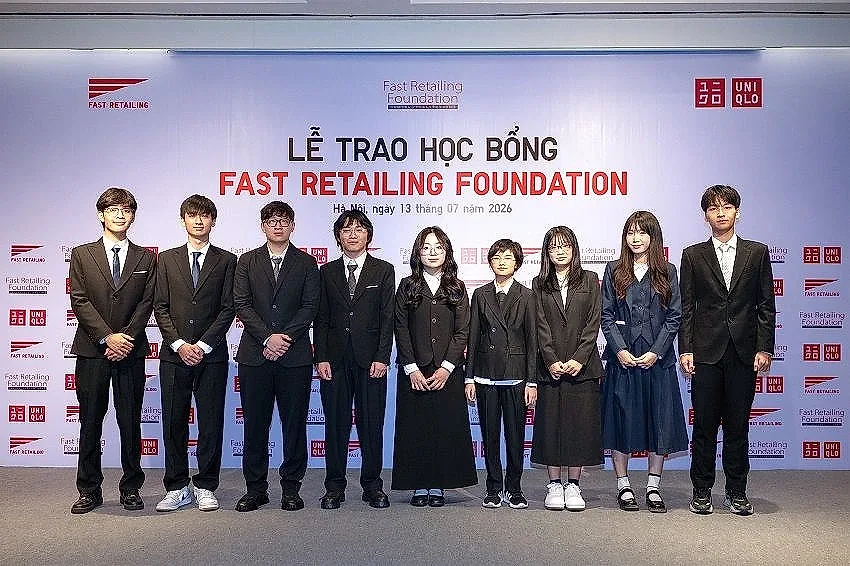 9-em-hoc-sinh-uu-tu-nhan-hoc-bong-cua-quy-fast-retailing-nam-2026.jpg