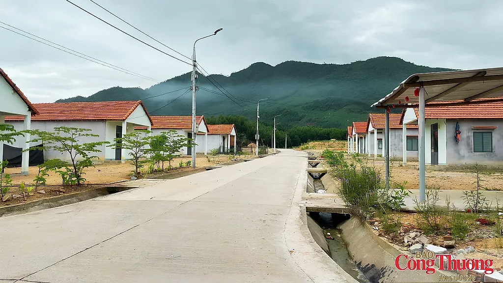 Quảng Ngãi: Rời núi về khu tái định cư