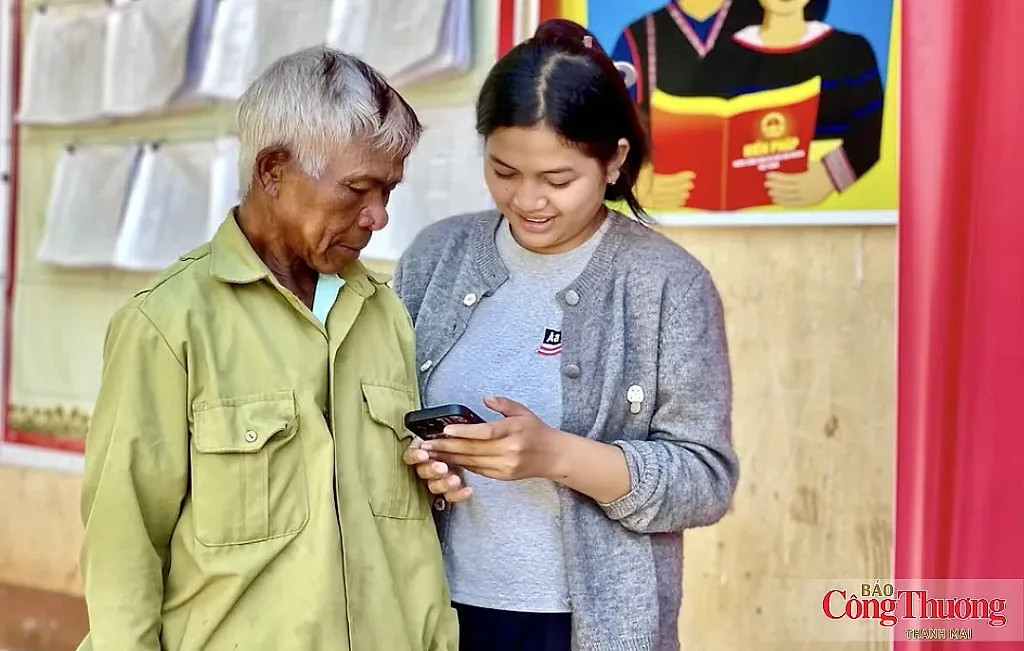 Gia Lai: Khi 'bình dân học vụ số' về tận buôn làng