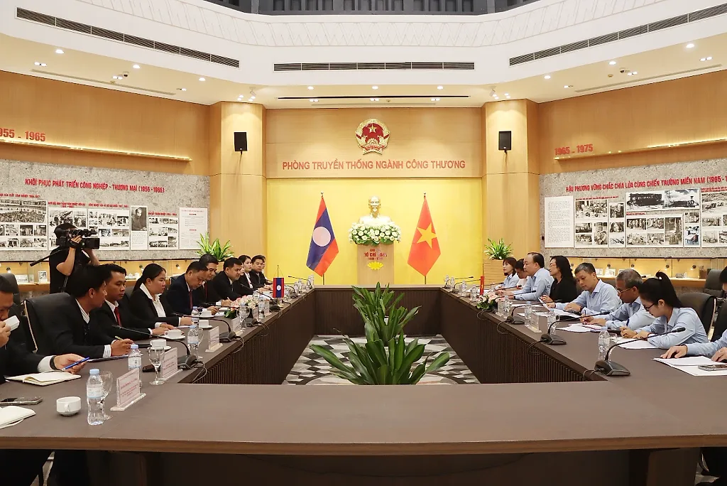 Thứ trưởng Phan Thị Thắng làm việc với Thứ trưởng Bộ Công Thương Lào Phouthavanh Nanthavong