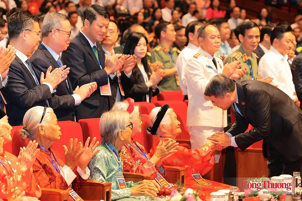 Thủ tướng dự Hội nghị Tri ân người có công với cách mạng toàn quốc năm 2026