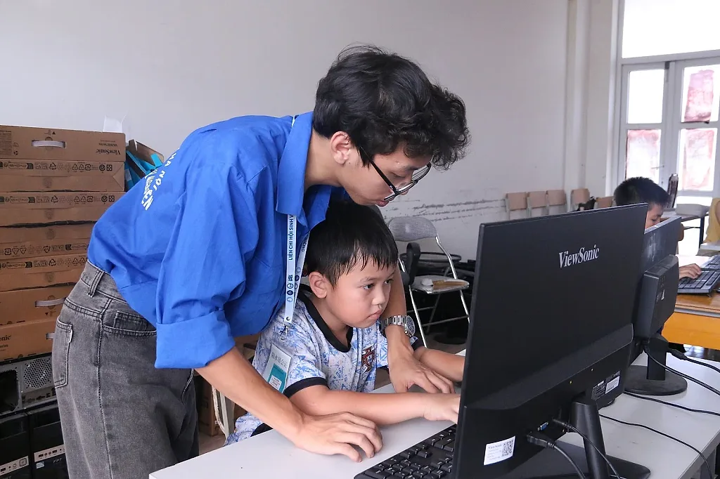 'Bình dân học vụ số': Sinh viên lan tỏa kỹ năng số đến cộng đồng — Trường Đại học Sư phạm Hà Nội