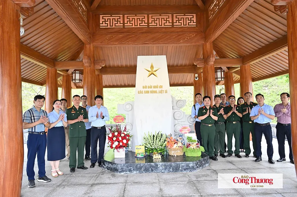 Chùm ảnh: Hội Cựu chiến binh cơ quan Bộ Công Thương tổ chức hoạt động tri ân các Anh hùng liệt sĩ