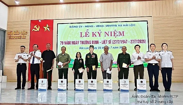 Cảnh sát biển Việt Nam tặng quà các thương, bệnh binh xã Hải Lộc, Nghệ An