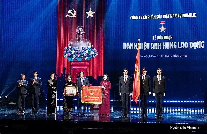 Vinamilk lần thứ hai đón nhận danh hiệu Anh hùng Lao động