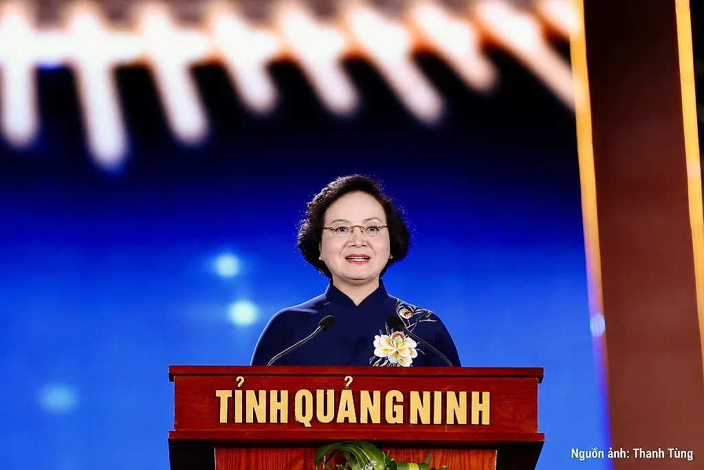 Phó Thủ tướng Phạm Thị Thanh Trà dự Chương trình nghệ thuật đặc biệt 'Mãi mãi tuổi 20'