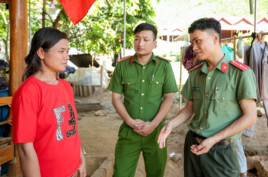 Công an trẻ người dân tộc bám bản giữ bình yên vùng biên