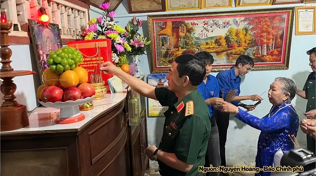 Phó Thủ tướng Phan Văn Giang thăm các gia đình chính sách, người có công tại Lâm Đồng