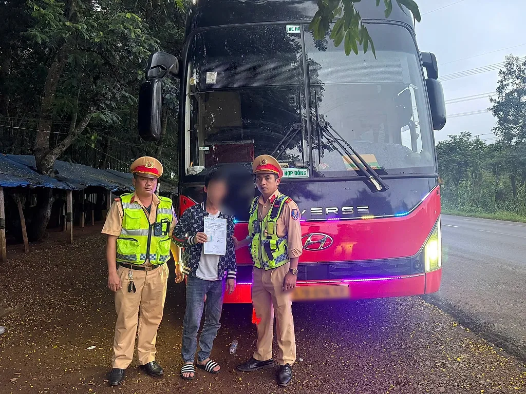Xử lý tài xế xe khách dương tính với ma túy chạy tốc độ 134 km/h