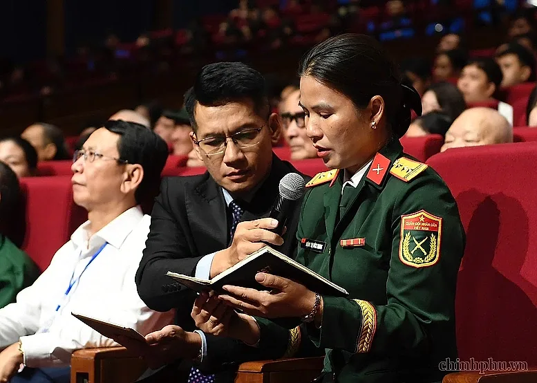 'Nợ em ngàn vạn yêu thương'