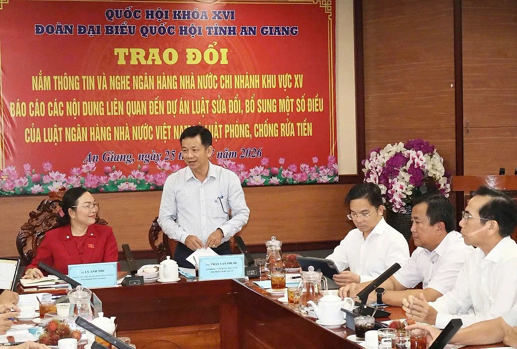 doan-dai-bieu-quoc-hoi-tinh-an-giang-lam-viec-voi-nhnn-chi-nhanh-khu-vuc-15-nghe-thong-tin-ve-sua-doi-luat-nhnn.jpg