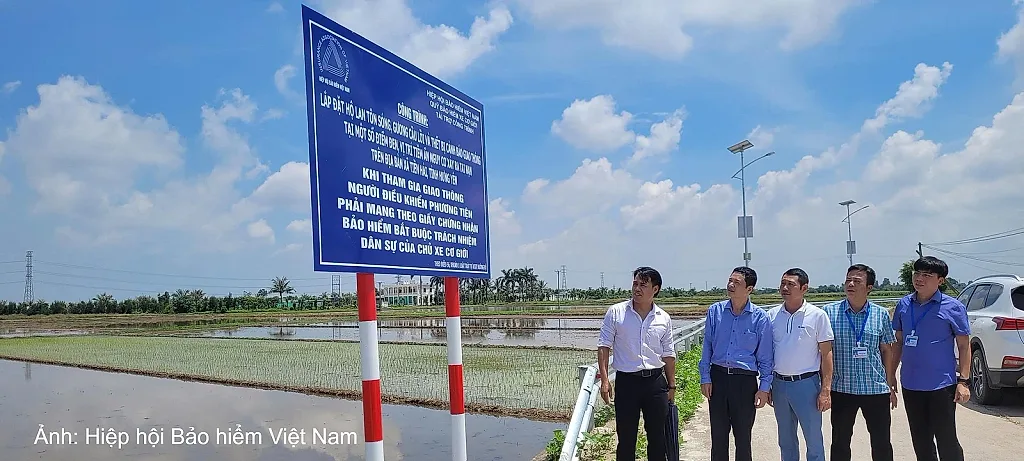 Xã Tiền Hải (Hưng Yên): Bàn giao, đưa vào sử dụng công trình cảnh báo an toàn giao thông