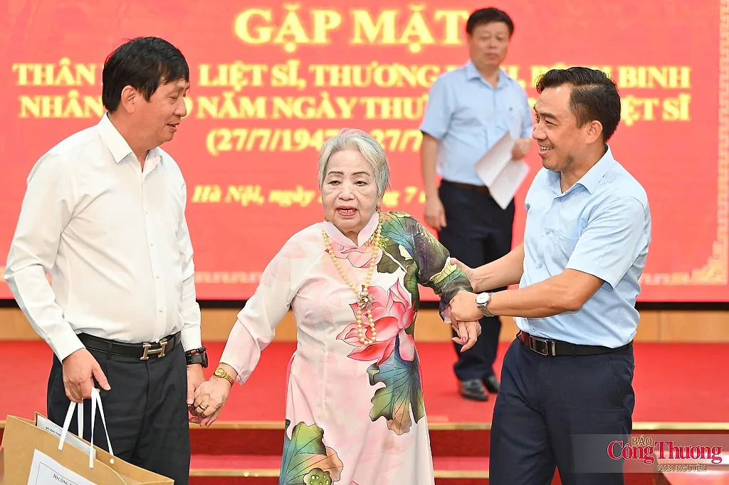 Bộ Công Thương tri ân Mẹ Việt Nam Anh hùng và các gia đình chính sách
