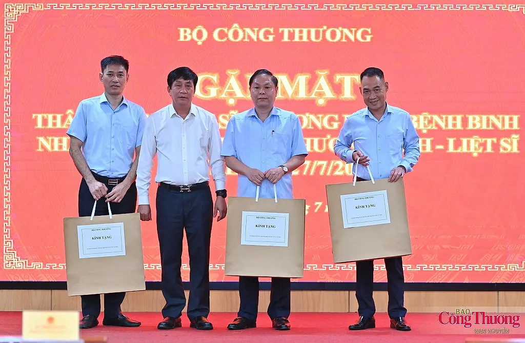Bộ Công Thương tổ chức gặp mặt thân nhân các gia đình thương binh, liệt sĩ