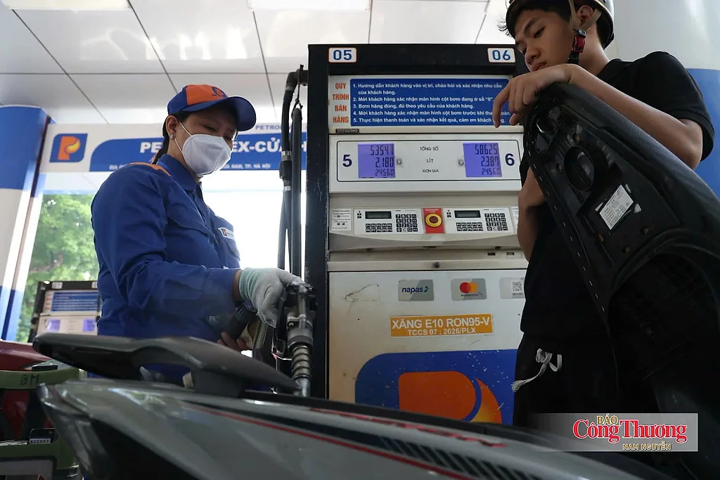 Giá xăng Việt Nam thấp nhất trong nhóm các nước chung đường biên giới