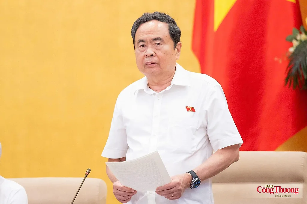 Chủ tịch Quốc hội ký ban hành nghị quyết về công tác nhân sự