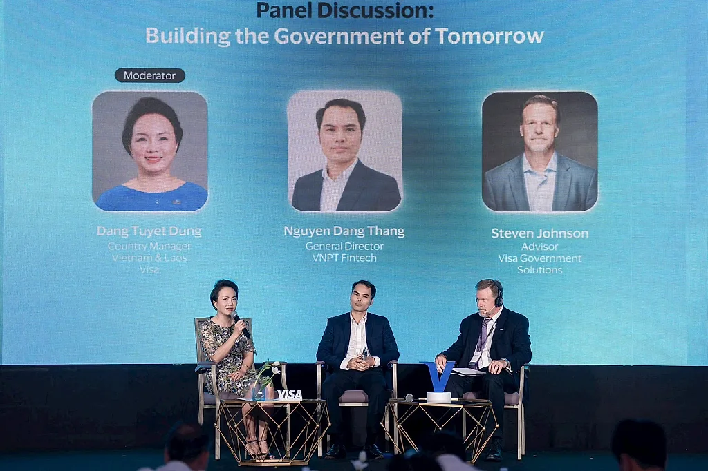 panel-discussion-building-the-government-of-tomorrow-2-.jpg