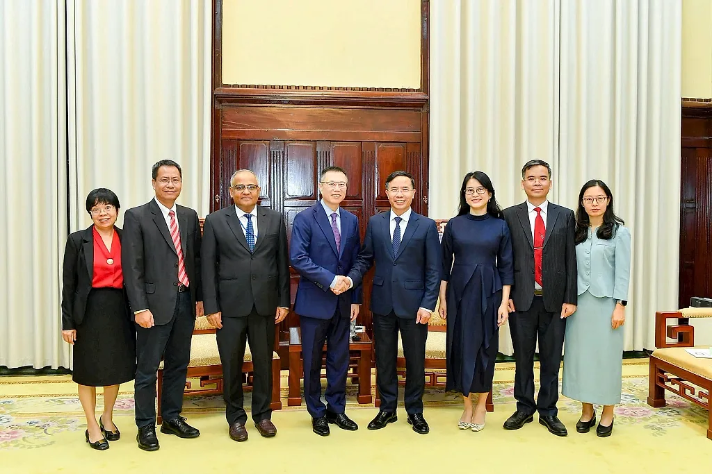 0308.03.thong-doc-pham-duc-an-tiep-giam-doc-phu-trach-khu-vuc-dong-nam-a-cua-adb.jpg