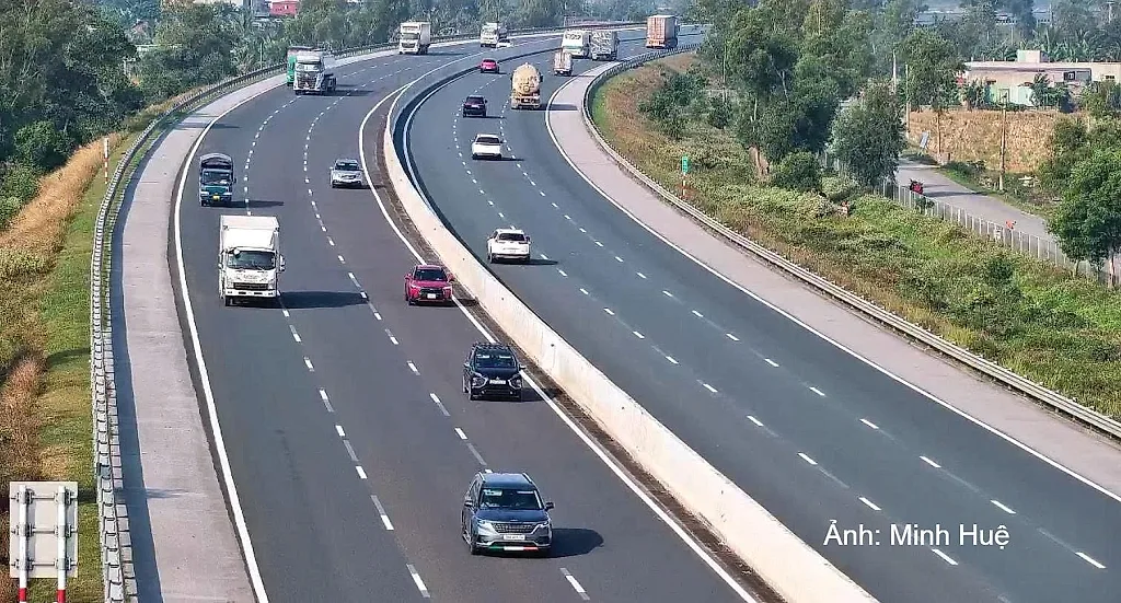Đề xuất thí điểm làn đường riêng vượt xe trên hai tuyến cao tốc