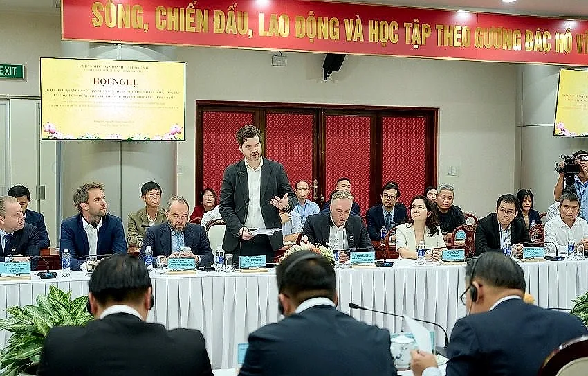 ong-alexander-ziehe-chu-tich-hiep-hoi-doanh-nghiep-duc-tai-viet-nam-phat-bieu-tai-hoi-nghi..jpg