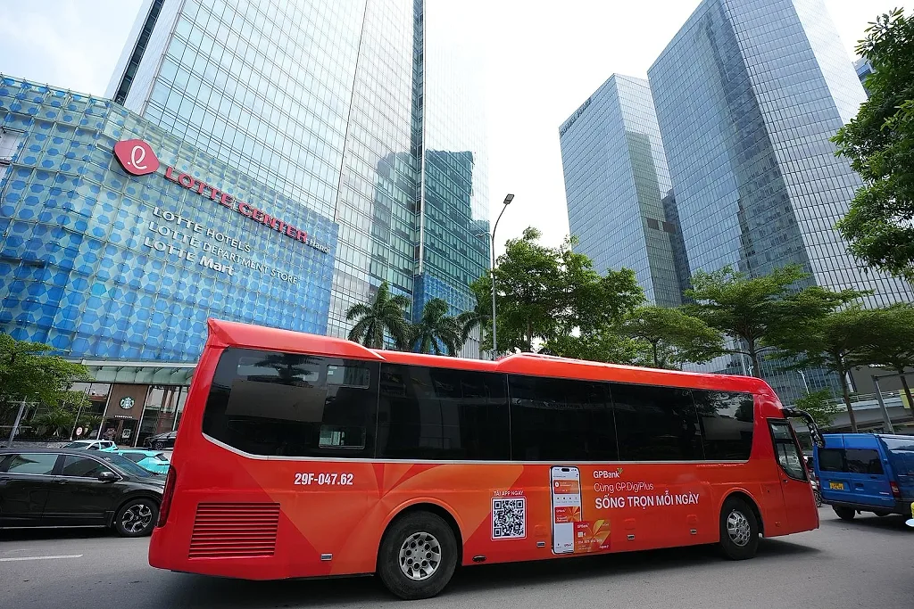 Một ngày "đi khắp Hà Nội" của GPBank và hàng nghìn điểm chạm với khách hàng