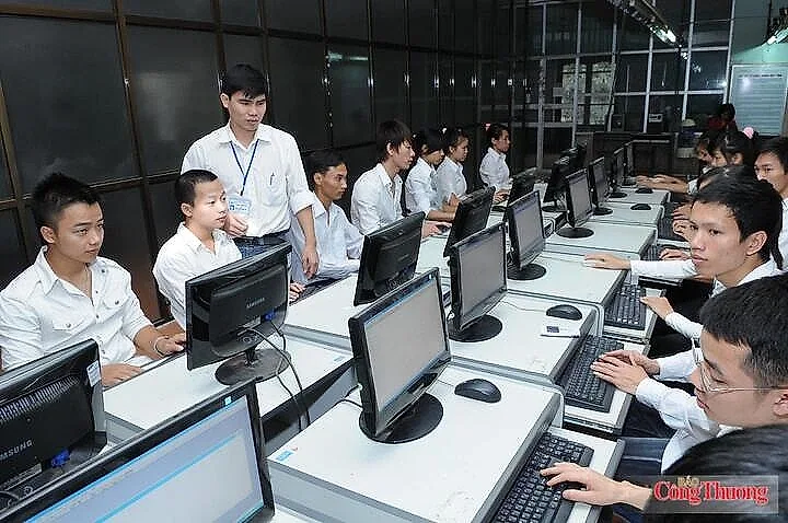 Nâng ‘chất’ nguồn nhân lực: Thước đo thực hiện Nghị quyết số 57-NQ/TW