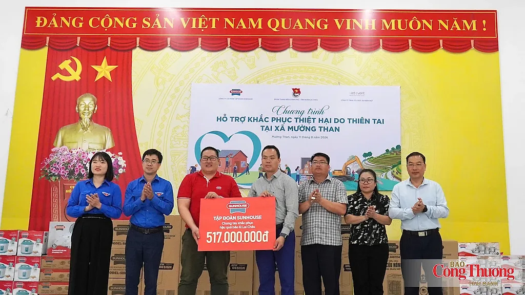 Đoàn Thanh niên Chính phủ hỗ trợ hơn 500 triệu đồng cho đồng bào vùng lũ