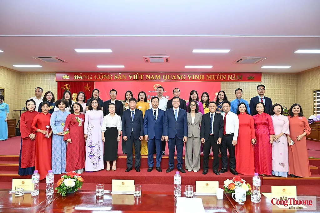 Toàn cảnh Lễ trao giải Cuộc thi bảo vệ nền tảng tư tưởng của Đảng trong ngành Công Thương