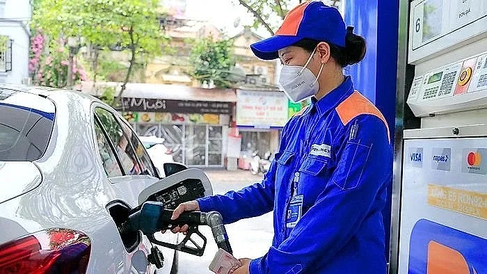 Ngày 13/8: Giá xăng đồng loạt giảm
