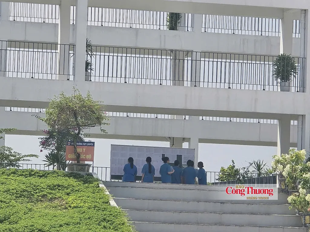 323 thí sinh làm thủ tục dự thi tốt nghiệp THPT tại Chuyên Tuyên Quang