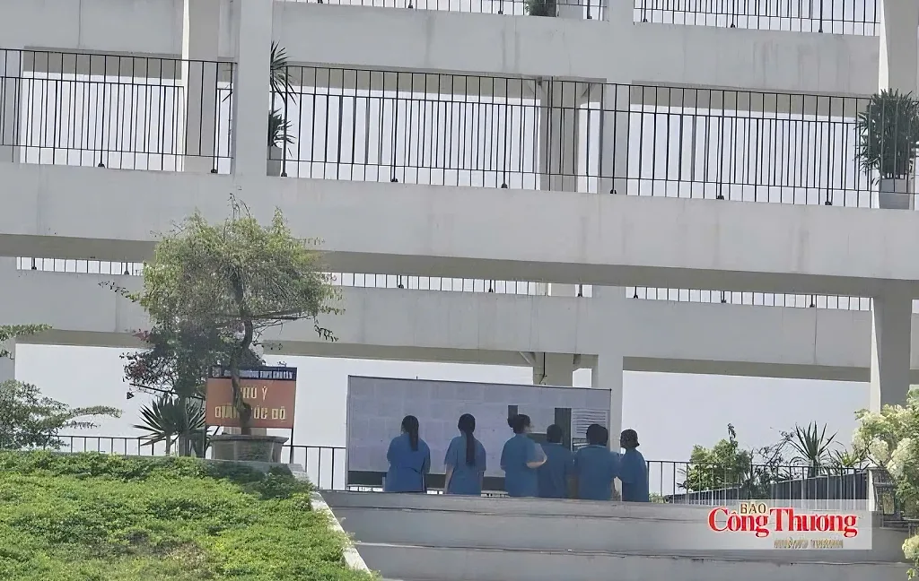 Sáng nay, 326 thí sinh tại điểm thi chuyên Tuyên Quang thi môn đầu tiên — Trường THPT chuyên Tuyên Quang