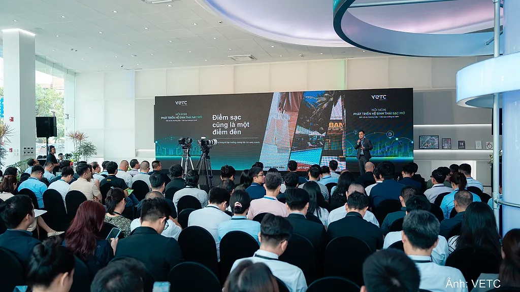 Phát triển hệ sinh thái sạc mở, thúc đẩy liên thông hạ tầng