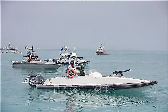 Chiến sự Trung Đông ngày 16/8: Iran phóng tên lửa ở eo biển Hormuz