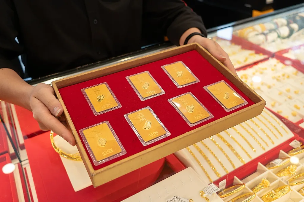 Giá vàng hôm nay (19/8): Rơi khỏi ngưỡng 4.400 USD/ounce