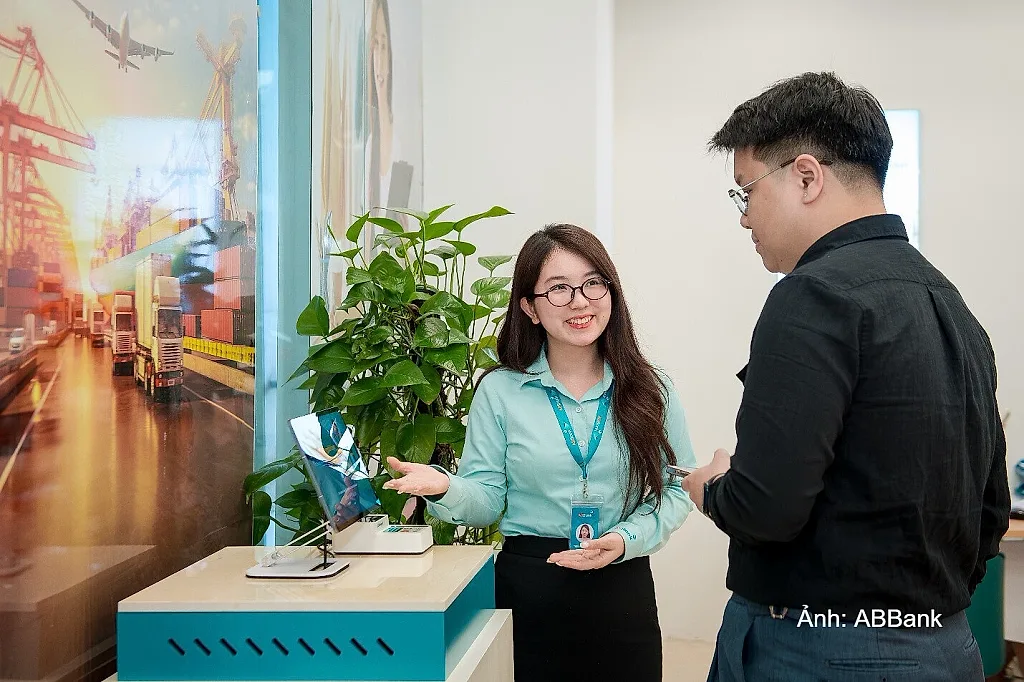 Số hóa đang làm thay đổi phòng giao dịch ngân hàng