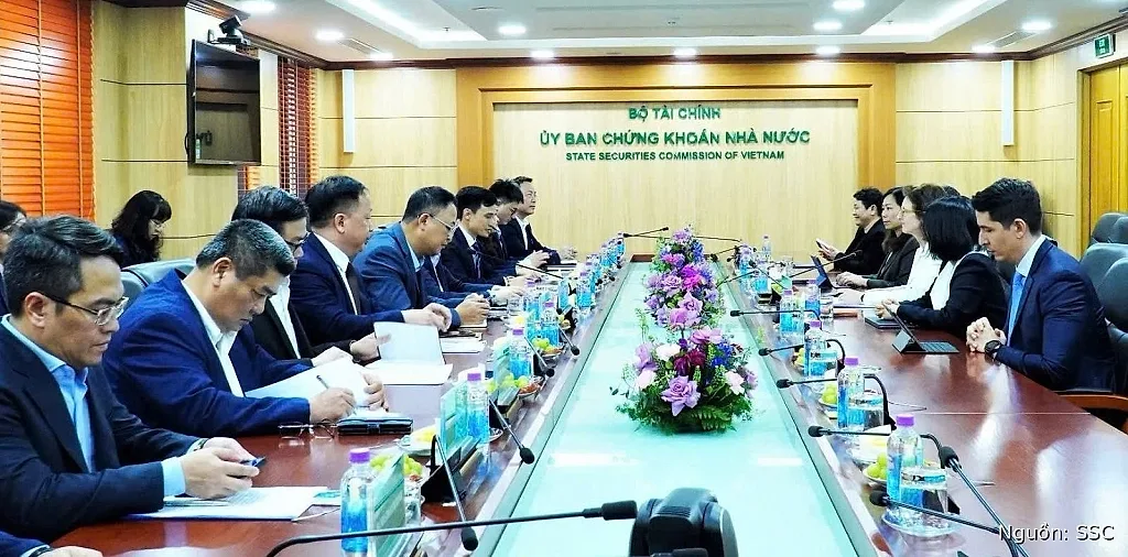 Sau nâng hạng là cuộc cải cách để giữ chân dòng vốn