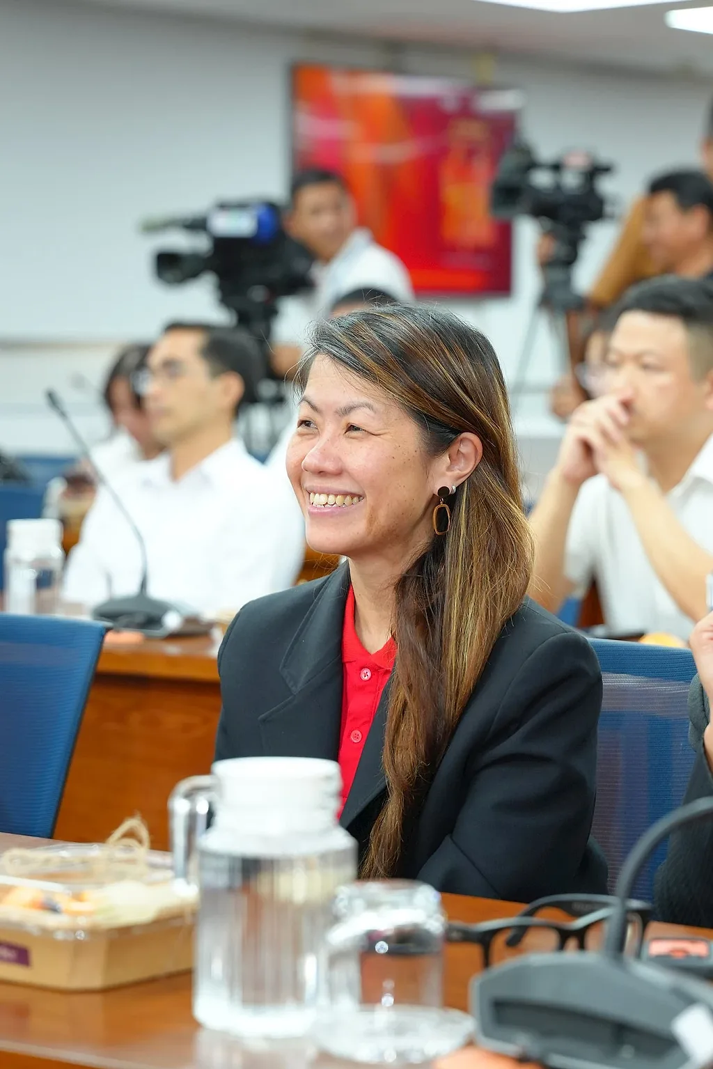 4.-ba-patsy-lim-pho-tong-giam-doc-phu-trach-marketing-cua-sabeco-tham-du-le-cong-bo-chuong-trinh-to-quoc-trong-tim-2026..jpg