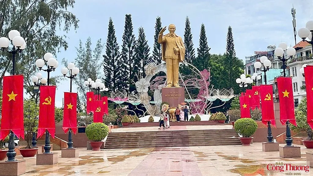 Cần Thơ rực rỡ cờ hoa chào mừng Cách mạng Tháng Tám và Quốc khánh 2-9