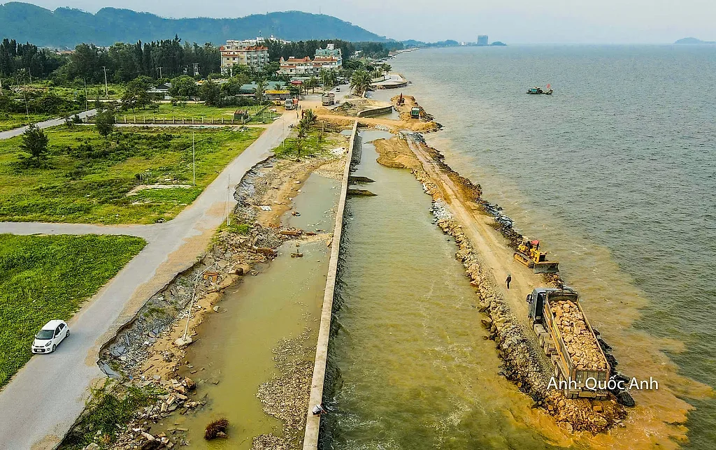 Thanh Hóa: Chống xâm thực biển Hải Tiến phải đi cùng phục hồi bãi tắm