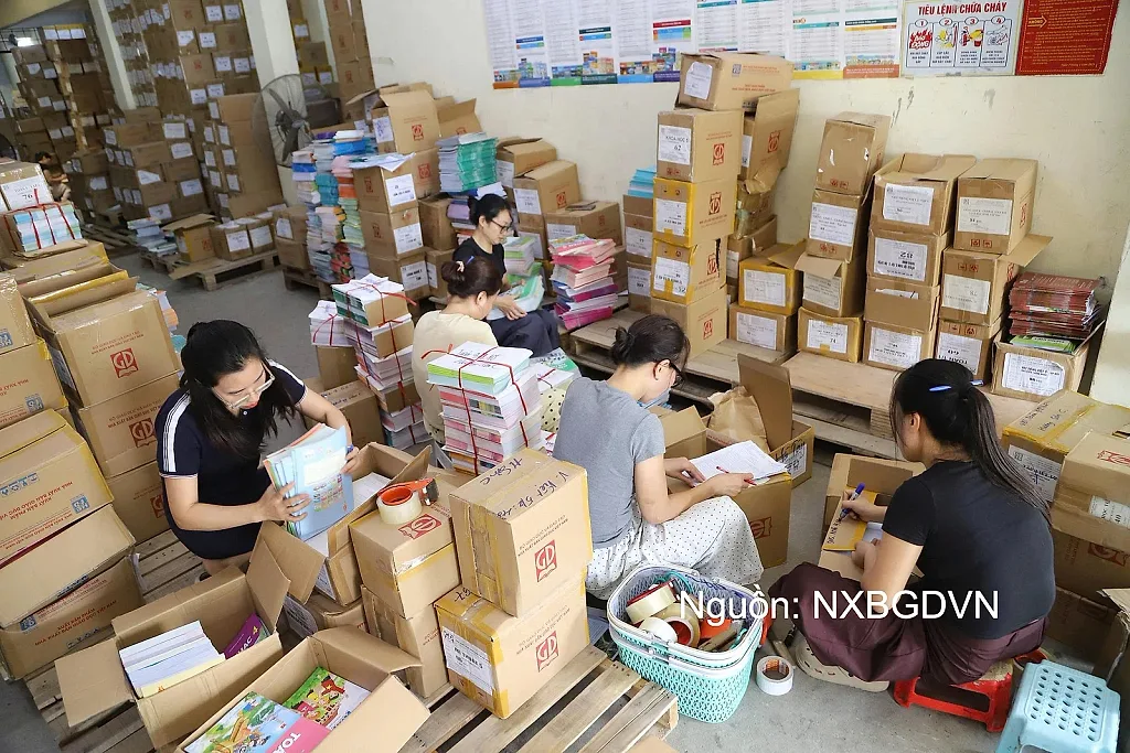 Không để thiếu sách giáo khoa: Bài học và giải pháp - Kỳ 1: Nguồn cung tăng, vì sao vẫn khó mua? — Nhà xuất bản Giáo dục Việt Nam