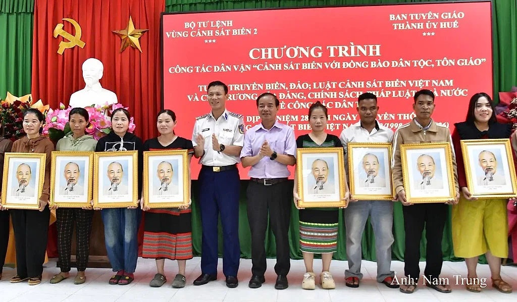 Vùng Cảnh sát biển 2 sẻ chia cùng đồng bào dân tộc, tôn giáo A Lưới 1