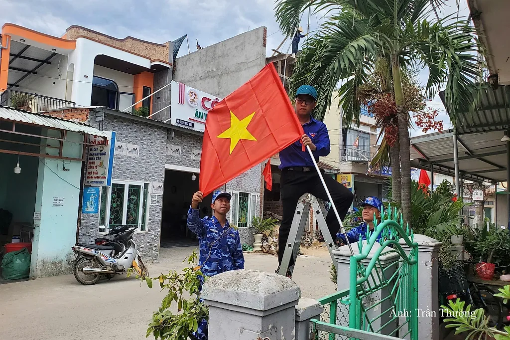 Đà Nẵng: Quân và dân xây dựng 'Đường cờ Tổ quốc' mừng Quốc khánh 2/9