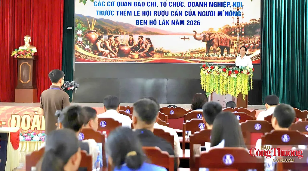 Lễ hội Rượu cần của người M’nông bên hồ Lắk
