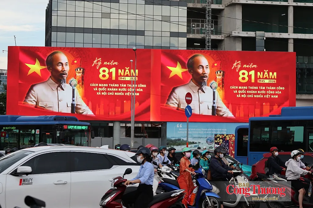 TP. Hồ Chí Minh: Rực rỡ cờ hoa trước thềm Quốc khánh 2/9