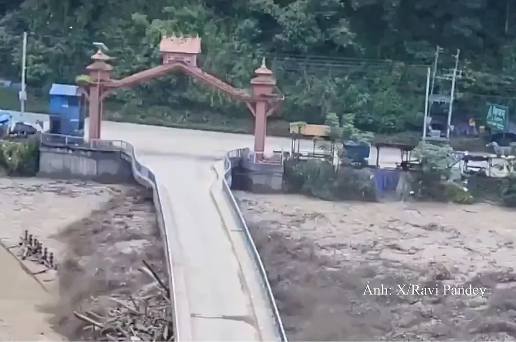 Chưa ghi nhận công dân Việt Nam bị ảnh hưởng do lũ quét tại biên giới Nepal - Trung Quốc